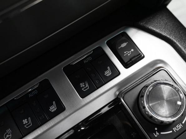 Toyota Land Cruiser 200 Series Рестайлинг 2 с пробегом 2015 года, цена 5 450 000 рублей, 170541 км, внедорожник, Автокод Объявления