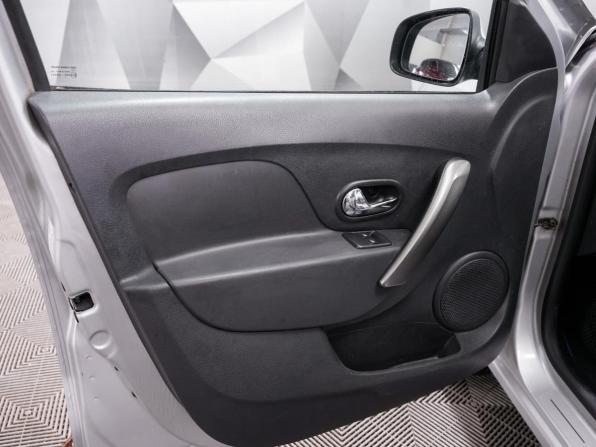Renault Sandero II с пробегом 2015 года, цена 825 000 рублей, 155000 км, хэтчбек, Автокод Объявления