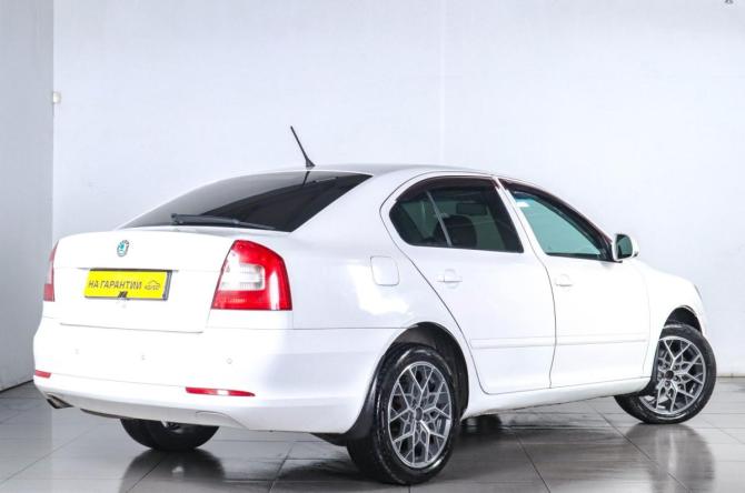 Skoda Octavia II (A5) Рестайлинг с пробегом 2013 года, цена 989 000 рублей, 224388 км, лифтбек, Автокод Объявления