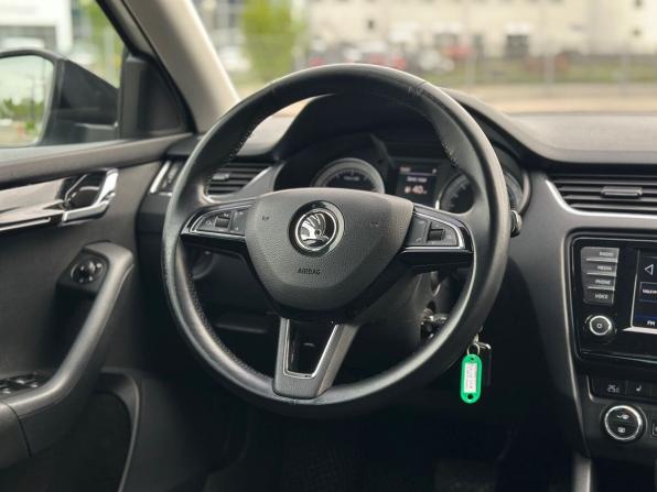 Skoda Octavia III (A7) Рестайлинг с пробегом 2018 года, цена 1 350 000 рублей, 212485 км, лифтбек, Автокод Объявления