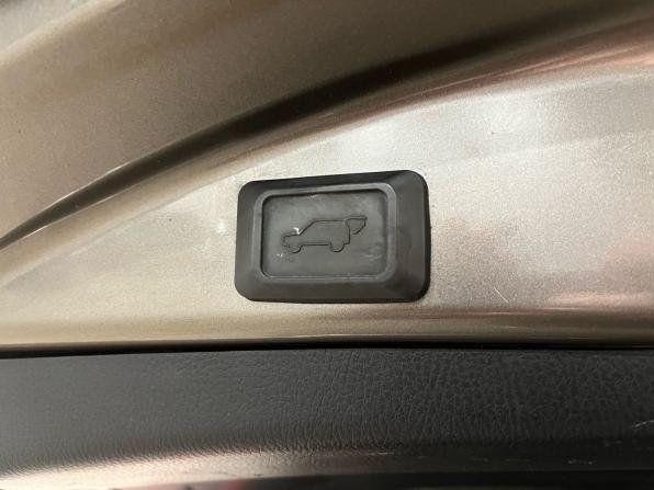 Toyota RAV4 IV (XA40) Рестайлинг с пробегом 2017 года, цена 2 374 000 рублей, 142623 км, внедорожник, Автокод Объявления