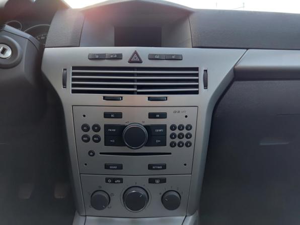 Opel Astra H Рестайлинг с пробегом 2011 года, цена 483 000 рублей, 210493 км, седан, Автокод Объявления