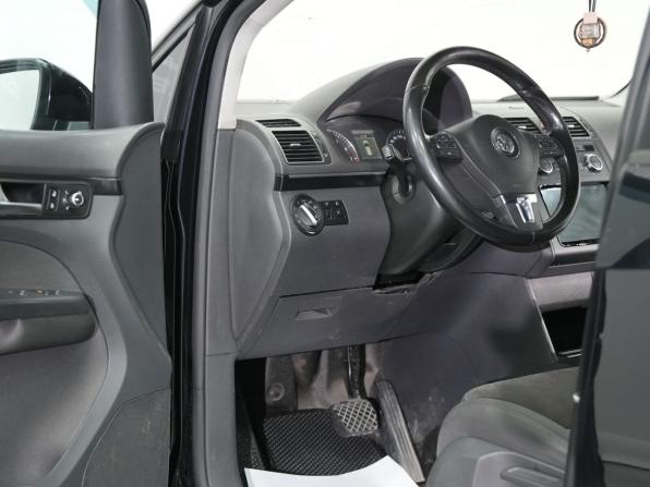 Volkswagen Touran I Рестайлинг 2 с пробегом 2012 года, цена 880 000 рублей, 210000 км, компактвэн, Автокод Объявления