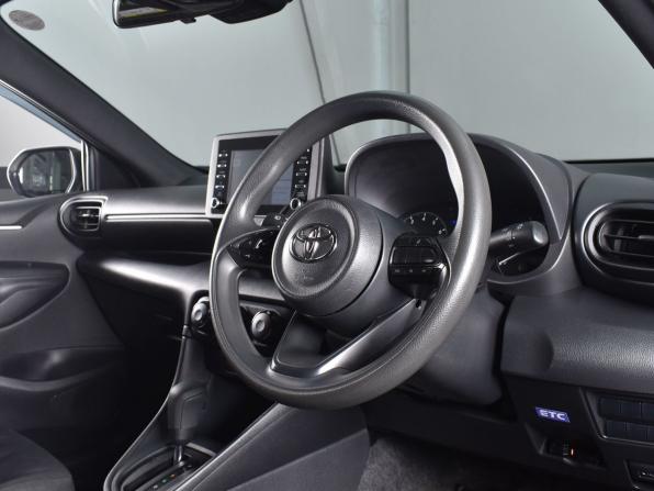 Toyota Yaris IV с пробегом 2020 года, цена 1 049 995 рублей, 122022 км, хэтчбек, Автокод Объявления