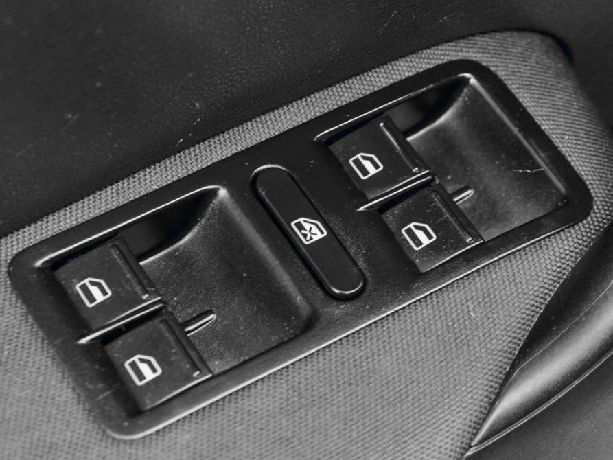 Volkswagen Polo V Рестайлинг Екатеринбург  - изображение 19