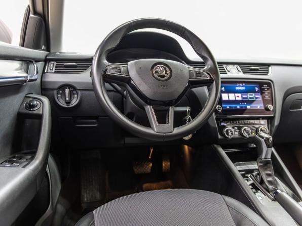 Skoda Octavia III (A7) Рестайлинг с пробегом 2020 года, цена 2 208 000 рублей, 88473 км, лифтбек, Автокод Объявления