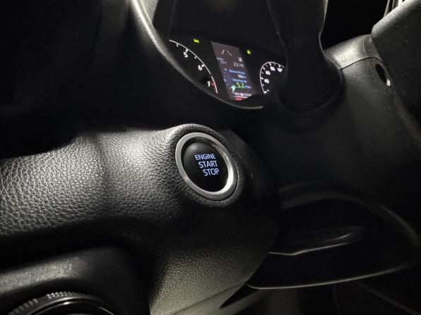 Toyota Yaris IV с пробегом 2021 года, цена 1 380 000 рублей, 103149 км, хэтчбек, Автокод Объявления