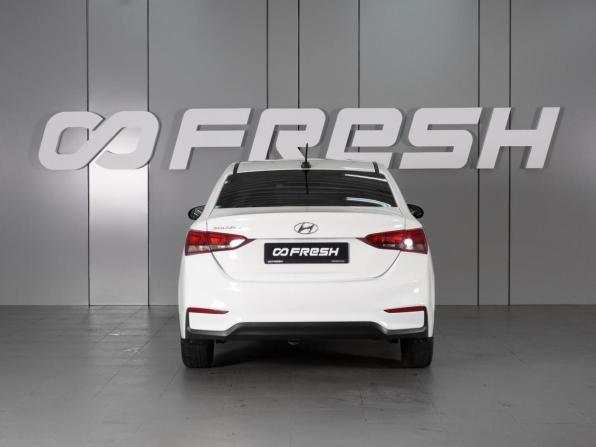 Hyundai Solaris II с пробегом 2018 года, цена 1 077 000 рублей, 176080 км, седан, Автокод Объявления