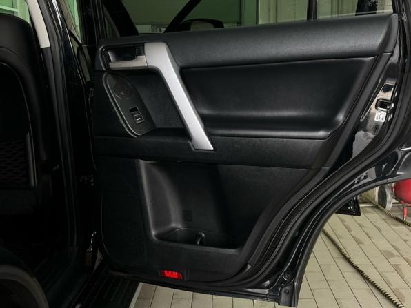 Toyota Land Cruiser Prado 150 Series Рестайлинг 2 с пробегом 2018 года, цена 4 750 000 рублей, 89426 км, внедорожник, Автокод Объявления