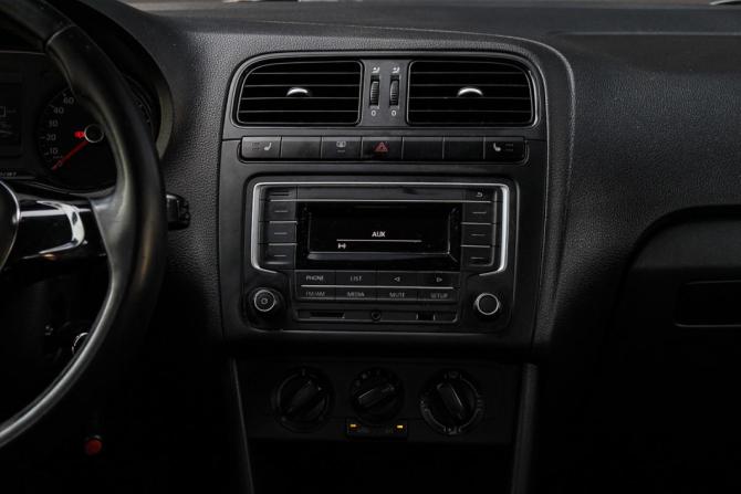 Volkswagen Polo V Рестайлинг с пробегом 2016 года, цена 1 075 000 рублей, 134988 км, седан, Автокод Объявления
