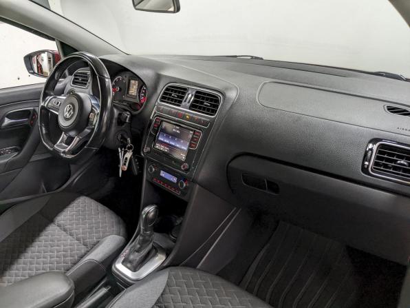 Volkswagen Polo V Рестайлинг с пробегом 2018 года, цена 990 000 рублей, 217546 км, седан, Автокод Объявления