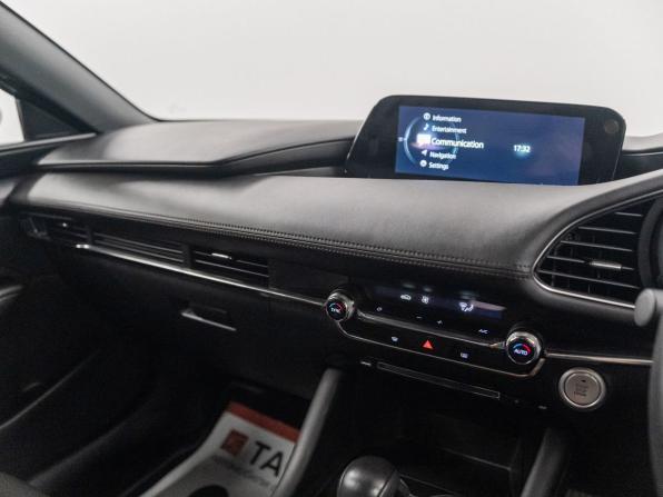 Mazda 3 IV (BP) с пробегом 2021 года, цена 1 910 000 рублей, 6450 км, хэтчбек, Автокод Объявления