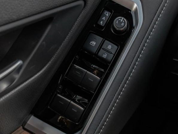 Toyota Land Cruiser 300 Series с пробегом 2023 года, цена 11 950 000 рублей, 89134 км, внедорожник, Автокод Объявления