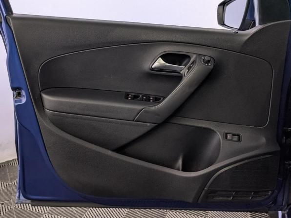 Volkswagen Polo V Рестайлинг с пробегом 2019 года, цена 1 215 000 рублей, 113112 км, седан, Автокод Объявления