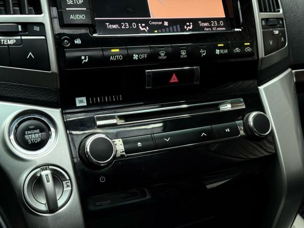 Toyota Land Cruiser 200 Series Рестайлинг 1 с пробегом 2013 года, цена 3 759 000 рублей, 244860 км, внедорожник, Автокод Объявления