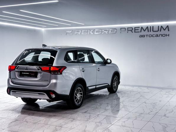 Mitsubishi Outlander III Рестайлинг 3 с пробегом 2018 года, цена 1 999 000 рублей, 132000 км, внедорожник, Автокод Объявления
