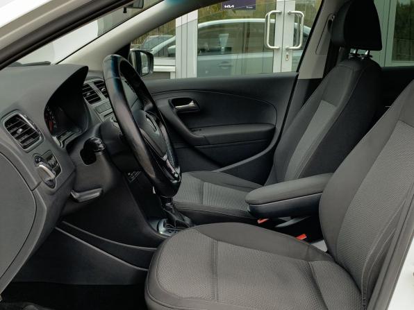 Volkswagen Polo V Рестайлинг с пробегом 2015 года, цена 729 000 рублей, 332819 км, седан, Автокод Объявления