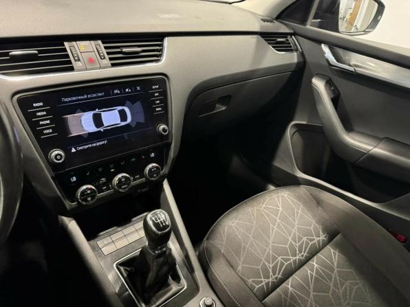 Skoda Octavia III (A7) Рестайлинг с пробегом 2019 года, цена 1 490 000 рублей, 214950 км, лифтбек, Автокод Объявления