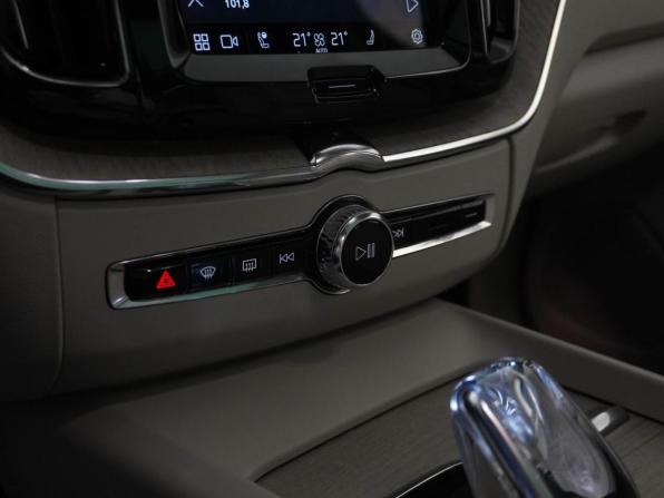 Volvo XC60 II Рестайлинг с пробегом 2021 года, цена 3 899 077 рублей, 110856 км, внедорожник, Автокод Объявления