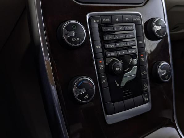 Volvo XC70 II с пробегом 2011 года, цена 1 900 000 рублей, 232618 км, универсал, Автокод Объявления