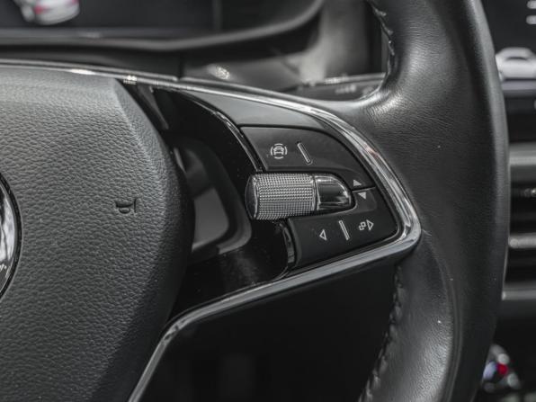 Skoda Rapid II с пробегом 2021 года, цена 1 750 000 рублей, 92771 км, лифтбек, Автокод Объявления