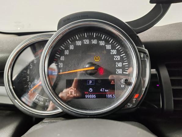 Mini Hatch III (F55/F56) Рестайлинг с пробегом 2021 года, цена 2 099 000 рублей, 99885 км, хэтчбек, Автокод Объявления