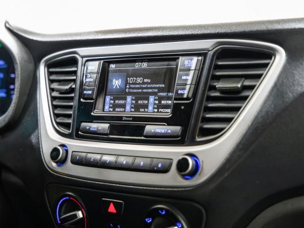Hyundai Solaris II с пробегом 2018 года, цена 998 000 рублей, 95094 км, седан, Автокод Объявления