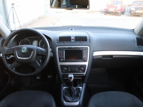 Skoda Octavia II (A5) Рестайлинг с пробегом 2012 года, цена 949 000 рублей, 253000 км, универсал, Автокод Объявления