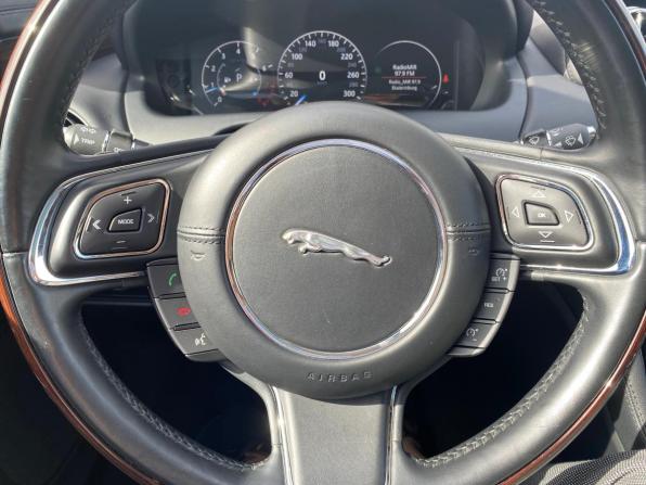 Jaguar XJ IV (X351) Рестайлинг с пробегом 2016 года, цена 3 954 000 рублей, 41953 км, седан, Автокод Объявления