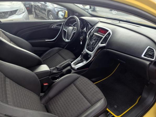 Opel Astra J Рестайлинг с пробегом 2013 года, цена 639 000 рублей, 172132 км, хэтчбек, Автокод Объявления