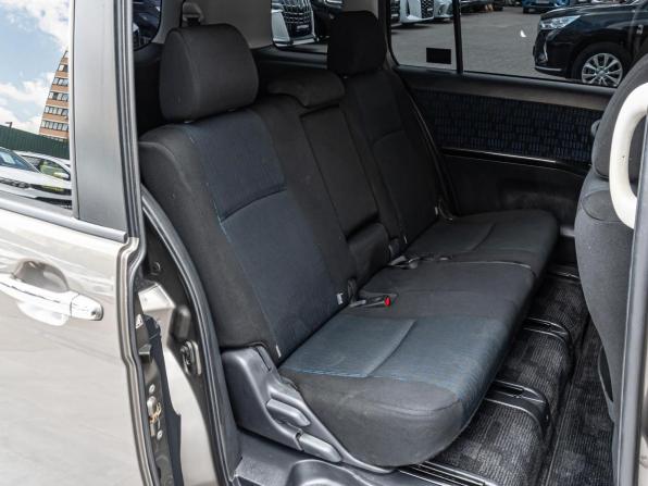 Toyota ISis I Рестайлинг с пробегом 2014 года, цена 1 420 000 рублей, 89004 км, компактвэн, Автокод Объявления