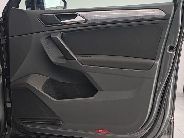 Volkswagen Tiguan II Рестайлинг с пробегом 2021 года, цена 3 190 000 рублей, 29763 км, внедорожник, Автокод Объявления