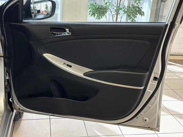Hyundai Solaris I с пробегом 2012 года, цена 720 000 рублей, 163319 км, хэтчбек, Автокод Объявления