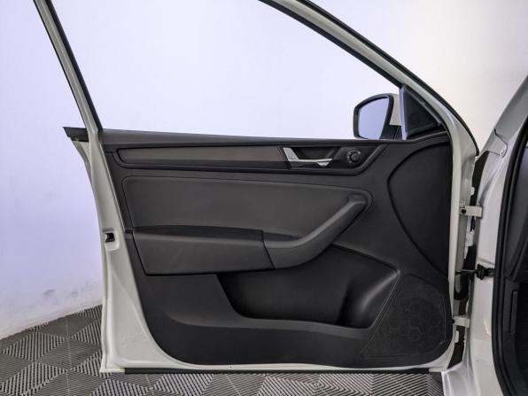 Skoda Rapid I Рестайлинг с пробегом 2019 года, цена 800 000 рублей, 196860 км, лифтбек, Автокод Объявления
