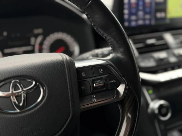 Toyota Land Cruiser 300 Series с пробегом 2023 года, цена 10 880 000 рублей, 50320 км, внедорожник, Автокод Объявления