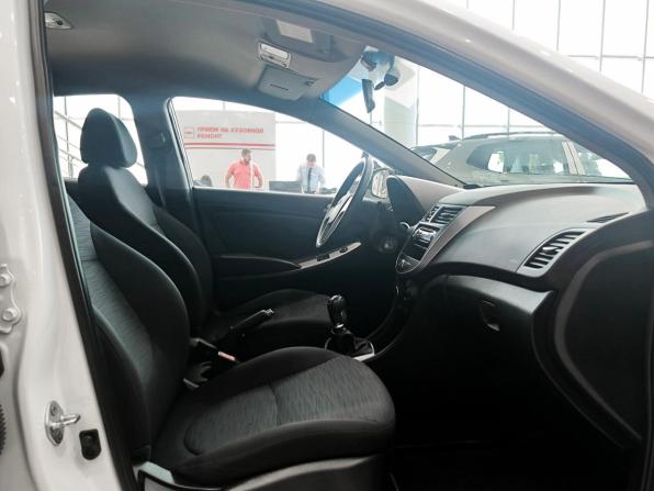 Hyundai Solaris I Рестайлинг с пробегом 2015 года, цена 950 000 рублей, 118648 км, седан, Автокод Объявления