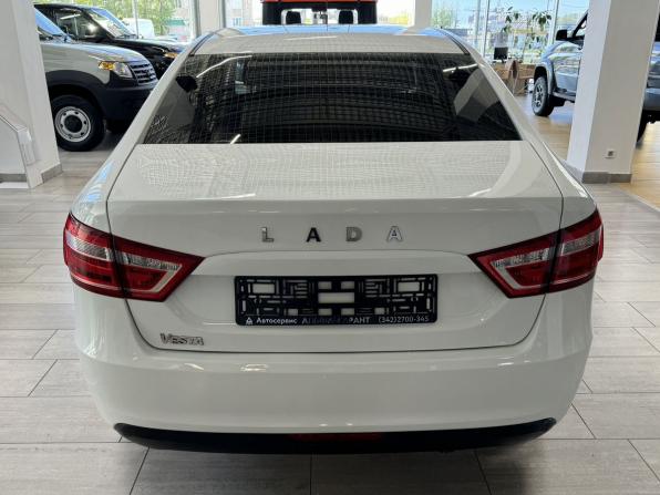 Lada (ВАЗ) Vesta I с пробегом 2022 года, цена 1 078 000 рублей, 26883 км, седан, Автокод Объявления