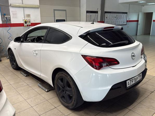 Opel Astra J Рестайлинг с пробегом 2013 года, цена 525 000 рублей, 306995 км, хэтчбек, Автокод Объявления