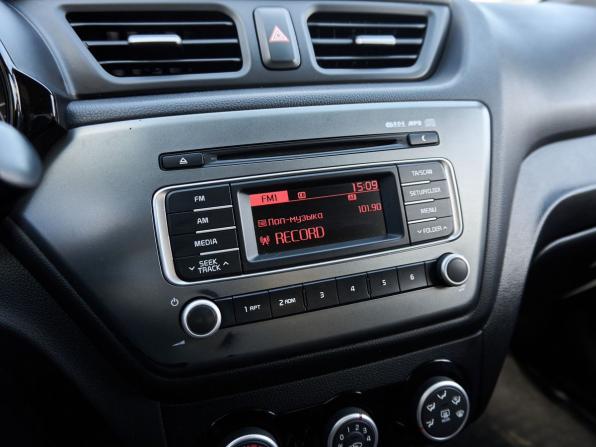 Kia Rio III Рестайлинг с пробегом 2016 года, цена 1 020 000 рублей, 100525 км, седан, Автокод Объявления