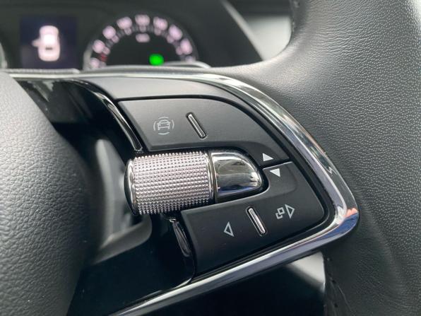 Skoda Octavia IV (A8) с пробегом 2021 года, цена 2 365 000 рублей, 78775 км, лифтбек, Автокод Объявления