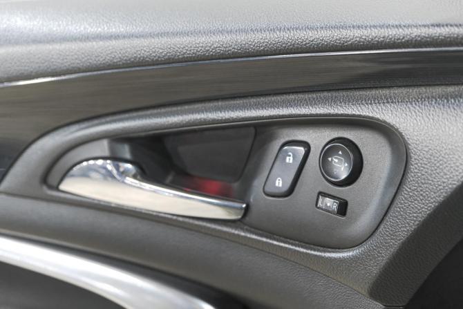 Opel Insignia I Рестайлинг с пробегом 2014 года, цена 979 000 рублей, 200300 км, седан, Автокод Объявления