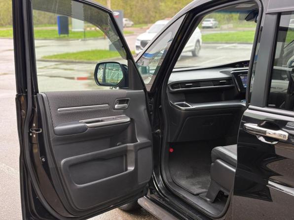 Honda Stepwgn V с пробегом 2015 года, цена 1 799 000 рублей, 156454 км, минивэн, Автокод Объявления