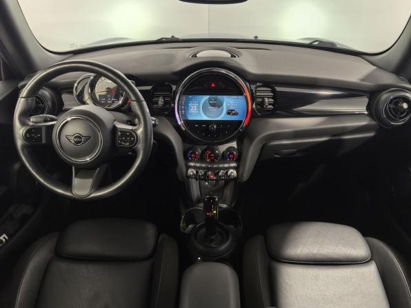 Mini Hatch III (F55/F56) Рестайлинг 2 с пробегом 2021 года, цена 3 199 700 рублей, 15841 км, хэтчбек, Автокод Объявления