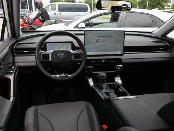 Toyota RAV4 VI (XA60) с пробегом 2025 года, цена 4 300 000 рублей, 15 км, внедорожник, Автокод Объявления