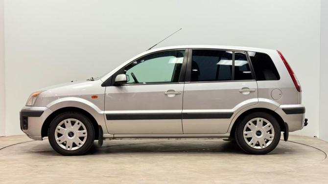 Ford Fusion I Рестайлинг с пробегом 2008 года, цена 350 000 рублей, 233772 км, хэтчбек, Автокод Объявления