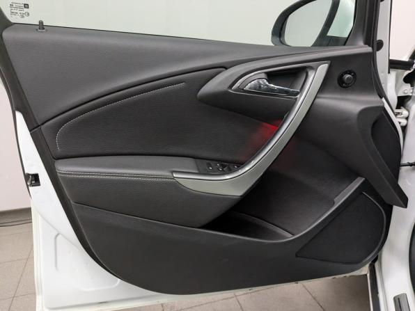 Opel Astra J Рестайлинг с пробегом 2012 года, цена 940 000 рублей, 113641 км, хэтчбек, Автокод Объявления