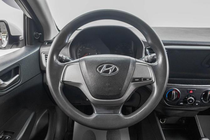 Hyundai Solaris II с пробегом 2017 года, цена 999 000 рублей, 150000 км, седан, Автокод Объявления
