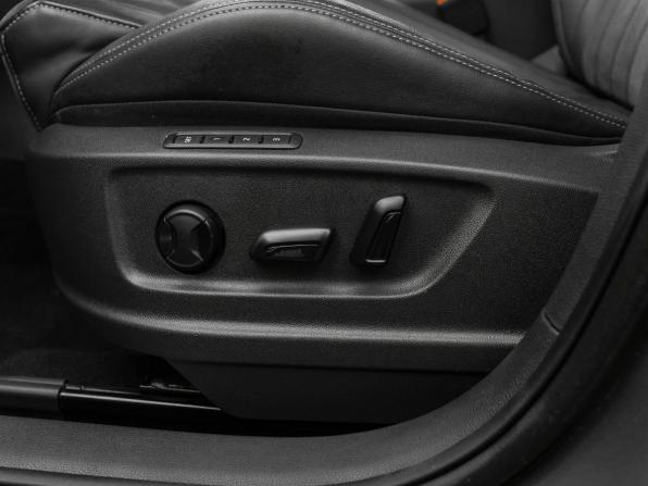 Skoda Karoq I с пробегом 2021 года, цена 2 795 000 рублей, 89421 км, внедорожник, Автокод Объявления