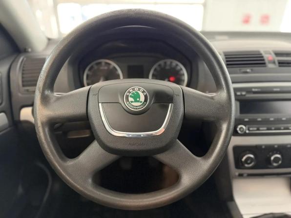 Skoda Octavia II (A5) Рестайлинг с пробегом 2013 года, цена 730 000 рублей, 224263 км, лифтбек, Автокод Объявления