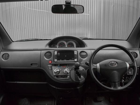 Toyota Sienta I Рестайлинг 2 с пробегом 2012 года, цена 900 000 рублей, 207819 км, минивэн, Автокод Объявления